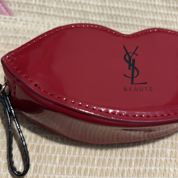 YSL Red Lip-Shaped Clutch - Picture 3 of 8